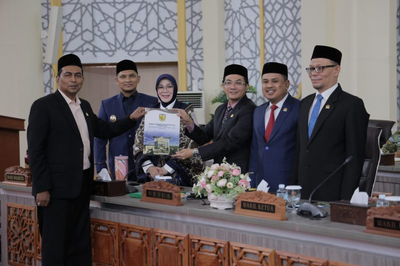 Illiza dan DPRK Banda Aceh Kompak Sahkan Raqan Pertanggungjawaban APBK 2025