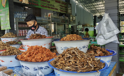 Menikmati Lalapan Sambel Wader di Waduk Selorejo, Kuliner Sederhana yang Selalu Dirindukan