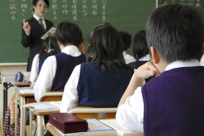 Sekolah Ini Hukum Murid Yang Tidak Laporkan Akun Medsosnya