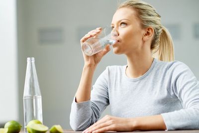 Bisakah Diet Dengan Cara Minum Air Putih Saja Saat Sahur?