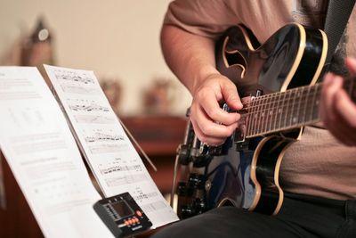 Belajar Main Alat Musik Otodidak? Pasti Bisa!