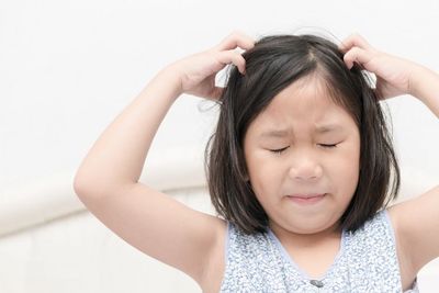 Empat Cara Atasi Kutu Rambut dengan Bahan Alami