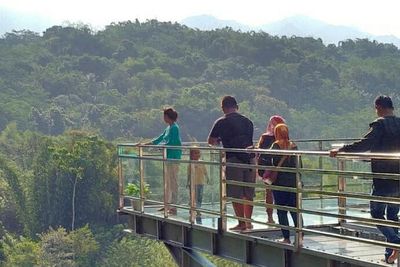Mirip di China, Jembatan Kaca Bikin Deg-degan Ini Ada di Magelang