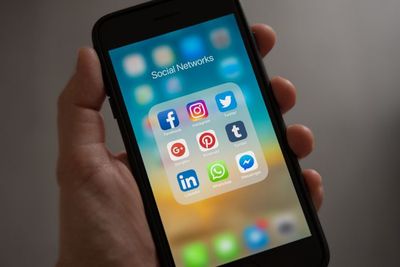 Ternyata Ngobrol Melalui Pesan Instan Baik Untuk Kesehatan Mental