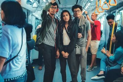 JFK Lepas Karya Perdana Running Late