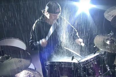 Metallica Semburkan Master Of Puppets di Bawah Hujan Lebat