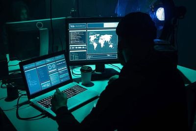 Lancarkan Serangan DDoS ke Server Game, Hacker Ini Dipenjara 27 Bulan