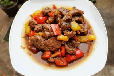 Makan Malam Dengan Menu Sapi Lada Hitam, Begini Resepnya