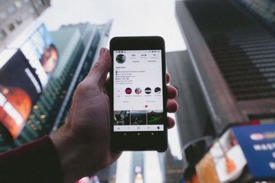 Akun Medsos Dengan 30 Ribu Followers Dianggap Selebritas di Inggris