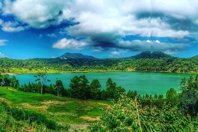 Keindahan Danau Tiga Warna Dari Tomohon