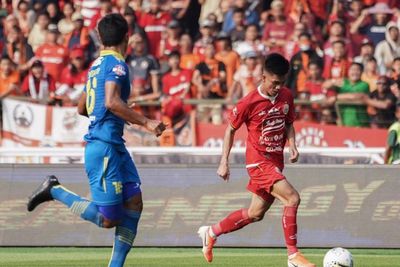 Penonton Persija Vs Persib Tanpa Tiket Masuk SUGBK di Menit Akhir