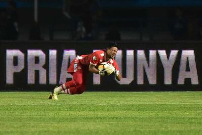 Persija Vs Persib: Kiper M. Natshir Dilarikan ke Rumah Sakit