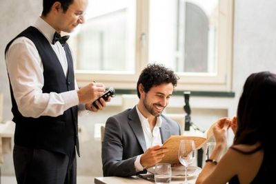5 Trik Restoran yang Bikin Pelanggan Memesan Makanan Lebih