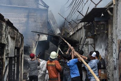 Korban Kebakaran Kampung Bali Tebet Mengungsi
