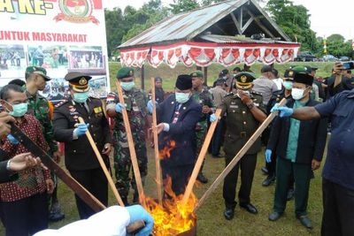 Satgas Pamtas Yonif Para Raider 328 Dirgahayu Terima Penghargaan