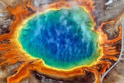 Pesona Kolam Air Panas Pelangi Di The Grand Prismatic Spring