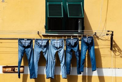 Kiat Jitu Merawat Celana Jeans Agar Lebih Awet
