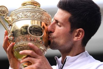 Djokovic Sabet Trofi Wimbledon di Final Terlama dalam Sejarah
