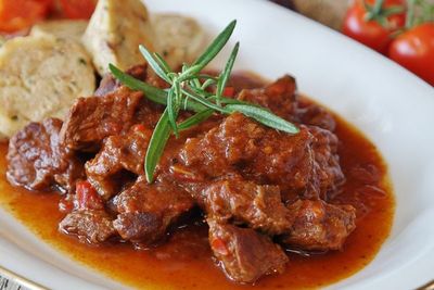 Suka Makan Makanan Berlemak? Berikut Cara Antisipasi Serangan Stroke