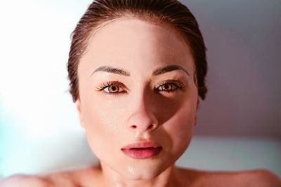 5 Rekomendasi Serum untuk Menghilangkan Bekas Jerawat, Pakai Ini!