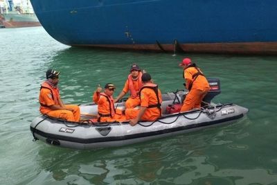 Terpeleset di Kapal, Wanita Muda Jatuh Ke Laut