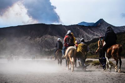 Pasca Erupsi, Gunung Bromo Masih Bisa Dikunjungi Wisatawan
