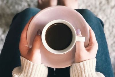 Ini Bahaya Minum Kopi Bersamaan dengan Antibiotik