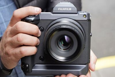 Fujifilm Hadirkan Kamera Digital Beresolusi 102MP di Pasar Indonesia