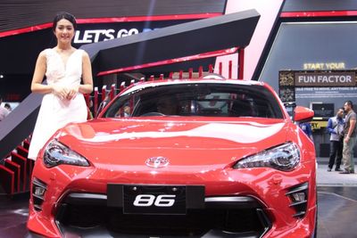 SPG Mobil Di GIIAS 2019: Rela Masuk Angin, Bayaran Lebih Besar