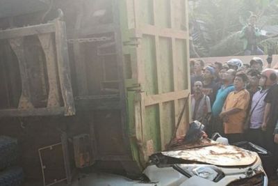 Tertimpa Truk Bermuatan Tanah, 4 Orang Tewas dan 1 Bayi Selamat