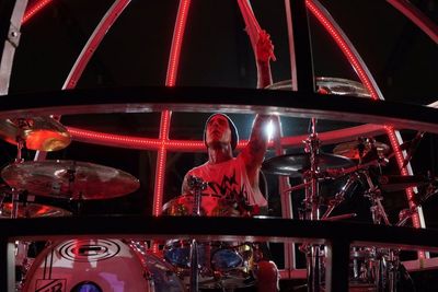 Travis Barker Murka Putrinya Dirayu Drumer Echosmith di Instagram