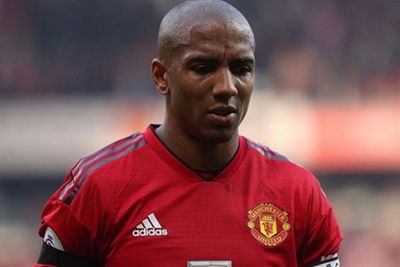 Ashley Young Jadi Kapten, Sinyal Pogba Pergi?