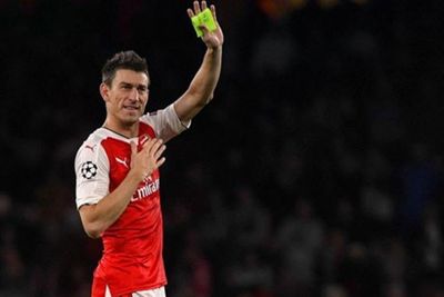 Koscielny Pergi, Xhaka Tertarik Jadi Kapten Arsenal