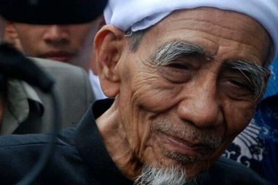 Gerimis Turun di Mekkah Saat Mbah Moen Meninggal Dunia