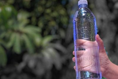 Air Kemasan Dalam Botol 100 Persen Daur Ulang