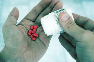 Konsumsi Suplemen Vitamin D dan Kalsium Bersamaan Berisiko Stroke?