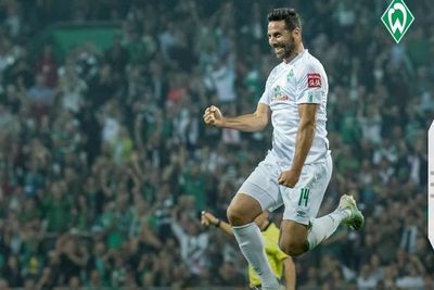 Kembali Tajam, Claudio Pizarro Batal Pensiun?