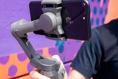 DJI Osmo Mobile 3, Stabilizer Dari DJI Buat Para Mobile Videographer