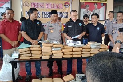 Walikota Tebing Tinggi Saksikan Penggerebekan Bandar Ganja 191 Kg