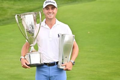 Justin Thomas Rengkuh BMW Championship