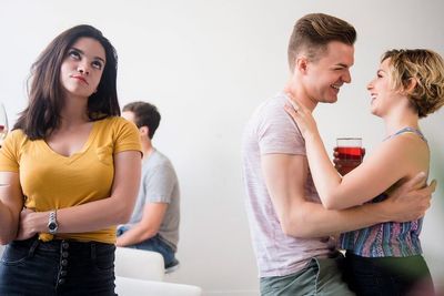 Wanita Selalu Disalahkan Dalam Kasus Perselingkuhan, Ini Alasannya