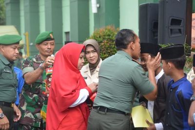Ratusan Warga Ikuti Pengobatan Gratis Di Makorem 051 Wijayakarta