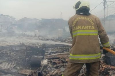 Ruko Parfum di Jatinegara Ludes Terbakar