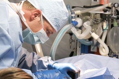 Dokter Temukan 57 Butir Timah di Usus Buntu Bocah Berusia 8 Tahun Ini