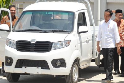 Resmi Luncurkan Mobil Esemka, Jokowi: Ini Karya Anak Bangsa