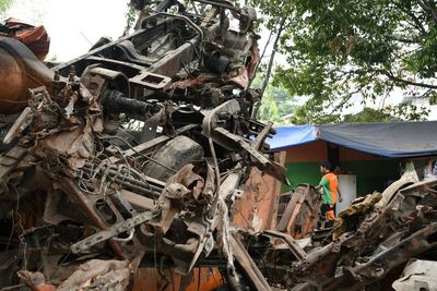 Bangkai Truk Sampah Pemprov DKI Hiasi Cempaka Putih Sejak 2015