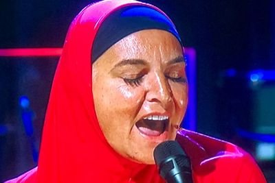 Sinead O Connor Kembali ke Panggung dengan Busana Muslim