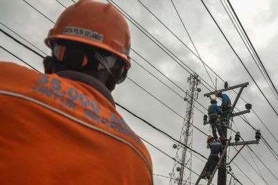 Dedikasi Petugas PLN Pulihkan Listrik di Wilayah Terdampak Bencana Sumatera