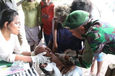Yonif Mekanis 411 Pandawa Kostrad Berikan Layanan Kesehatan di Yakyu