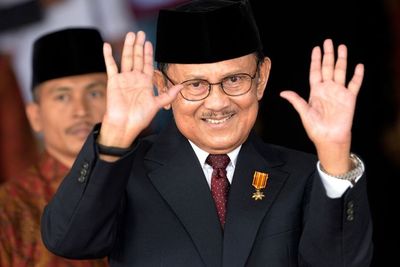 Ribuan Anak Masuk Universitas Terkemuka Karena BJ Habibie